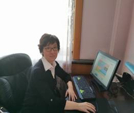 姜珊老师在上课